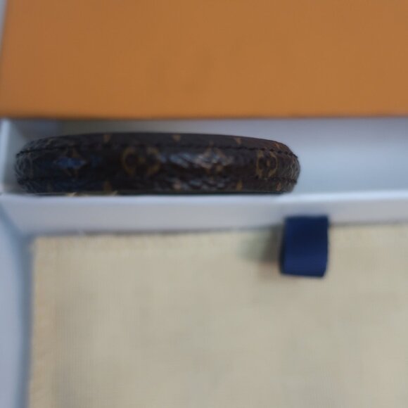 Authentic Louis Vuitton M8026 BC0223 Brown Gold LV Monogram Clic IT Bracelet - Picture 7 of 10